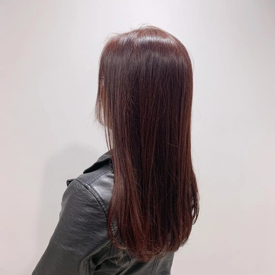 ロング ヘアカラー 土佐 優奈のヘアスタイル