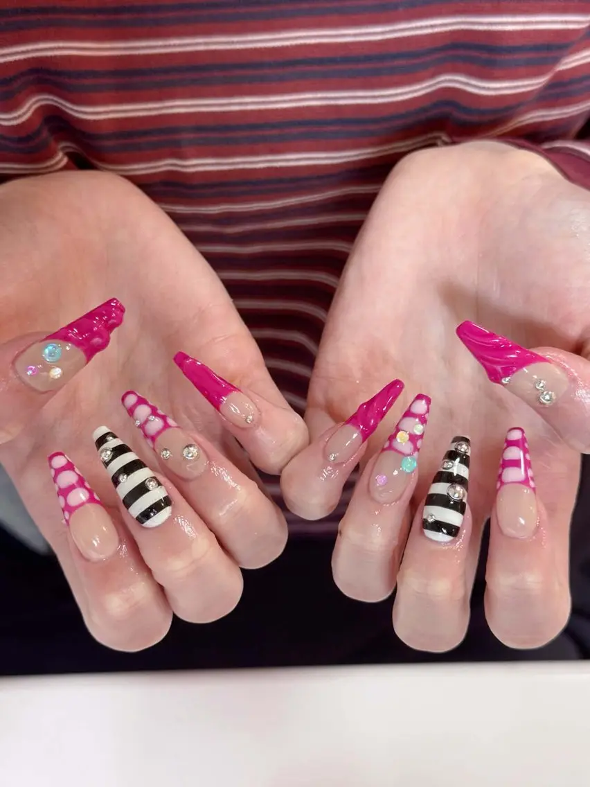 ネイル チークネイル ドット フレンチネイル グラデーション 韓国ネイル ハンドネイル Lisa Nail Salonのネイルデザイン