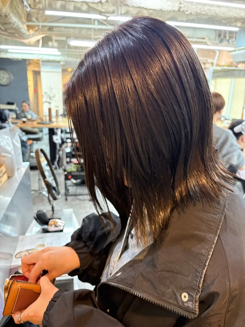 ミディアム カット ヘアカラー シモイケ ルアのヘアスタイル