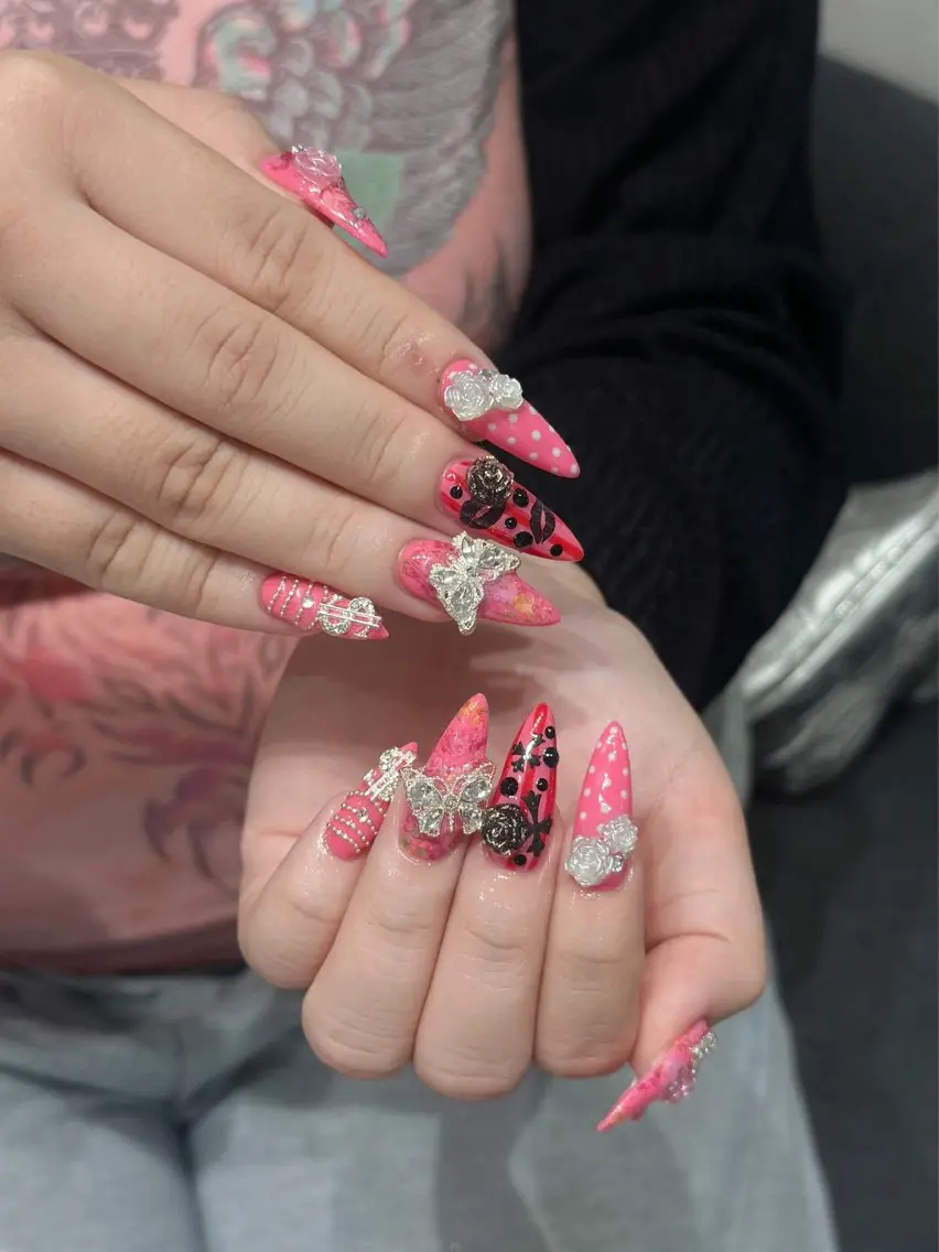 ネイル チークネイル ドット フレンチネイル グラデーション ハート Eli Muse 新宿ネイルのネイルデザイン
