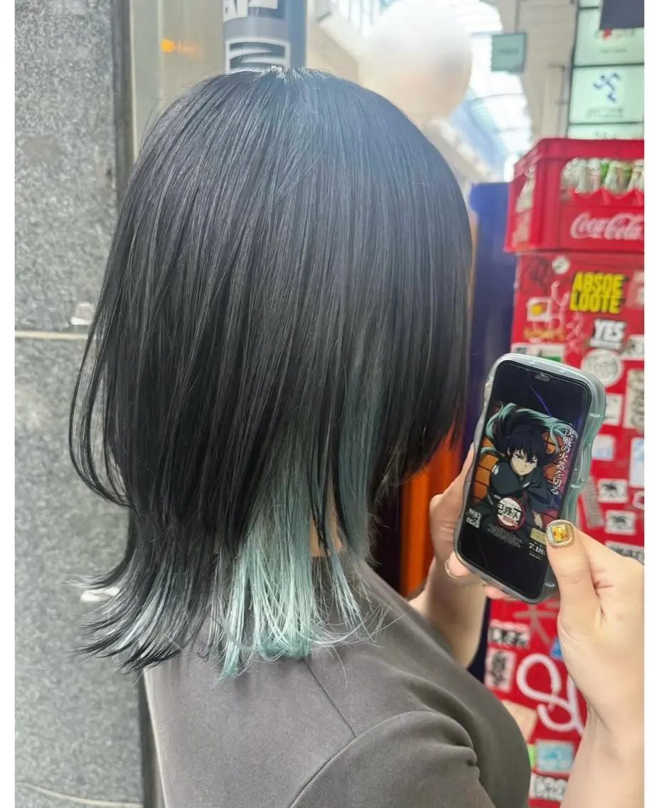 ショート カラー ブリーチ インナーカラー ミント ヘアカラー TSUNO🦖 派手髪/オタク美容師のヘアスタイル