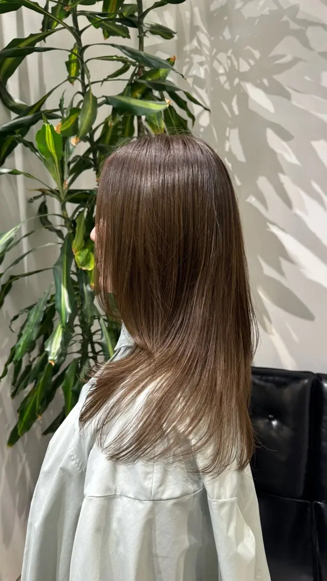 ロング カラー ベージュカラー オリーブベージュ レイヤーカット 黒岩 珠奈のヘアスタイル