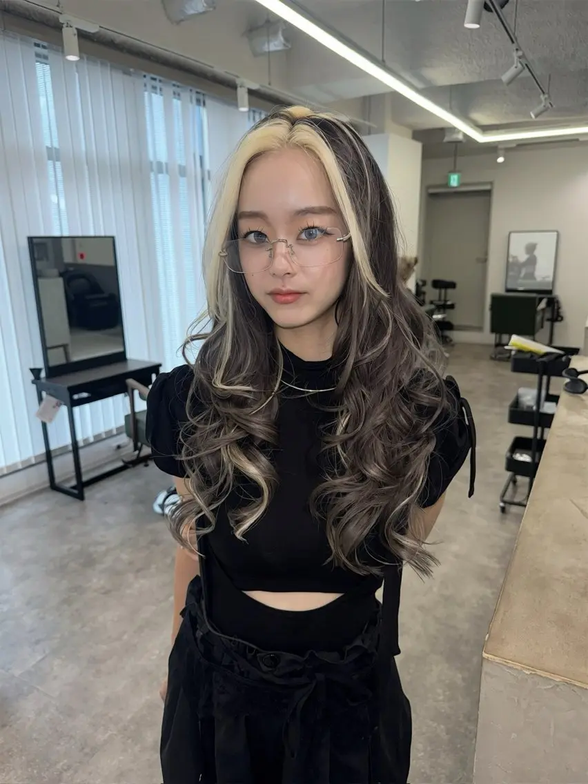 ロング カラー デザインカラー ヘアカラー ハイトーン/ カラー/めい🎀のヘアスタイル