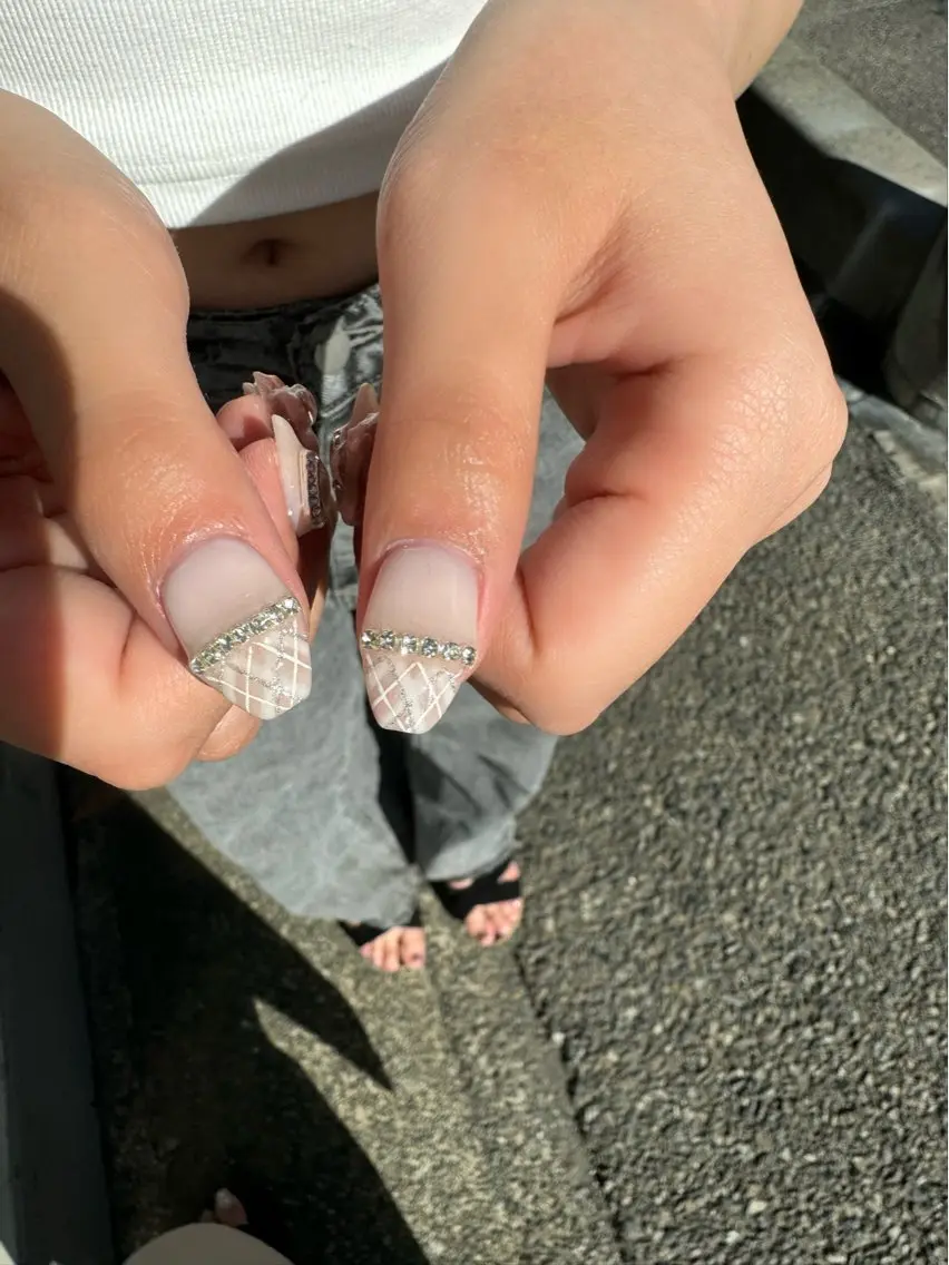 ネイル LAVISH 大和店 emi・:*+のネイルデザイン