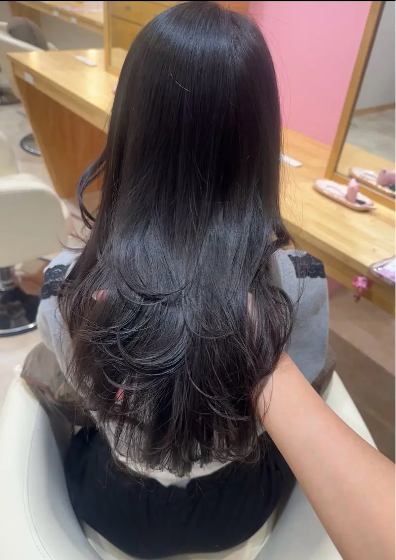 ロング レイヤーカット ロング カット ヘアカラー トリートメント 淡い暖色カラー🩰 girly ♡ ノアのヘアスタイル