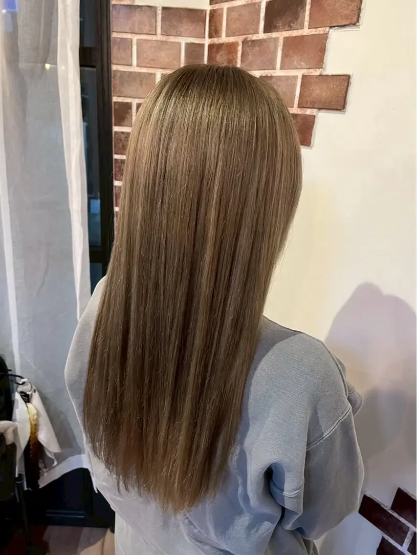 ロング ヘアカラー ブリーチ・カットモデ ル募集中🫧高口小春のヘアスタイル
