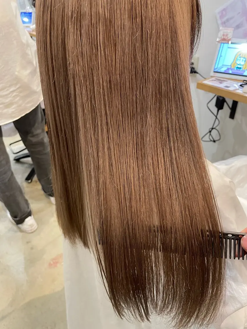 ロング 梅田ストレート💕 赤み消し透明感カラーのヘアスタイル