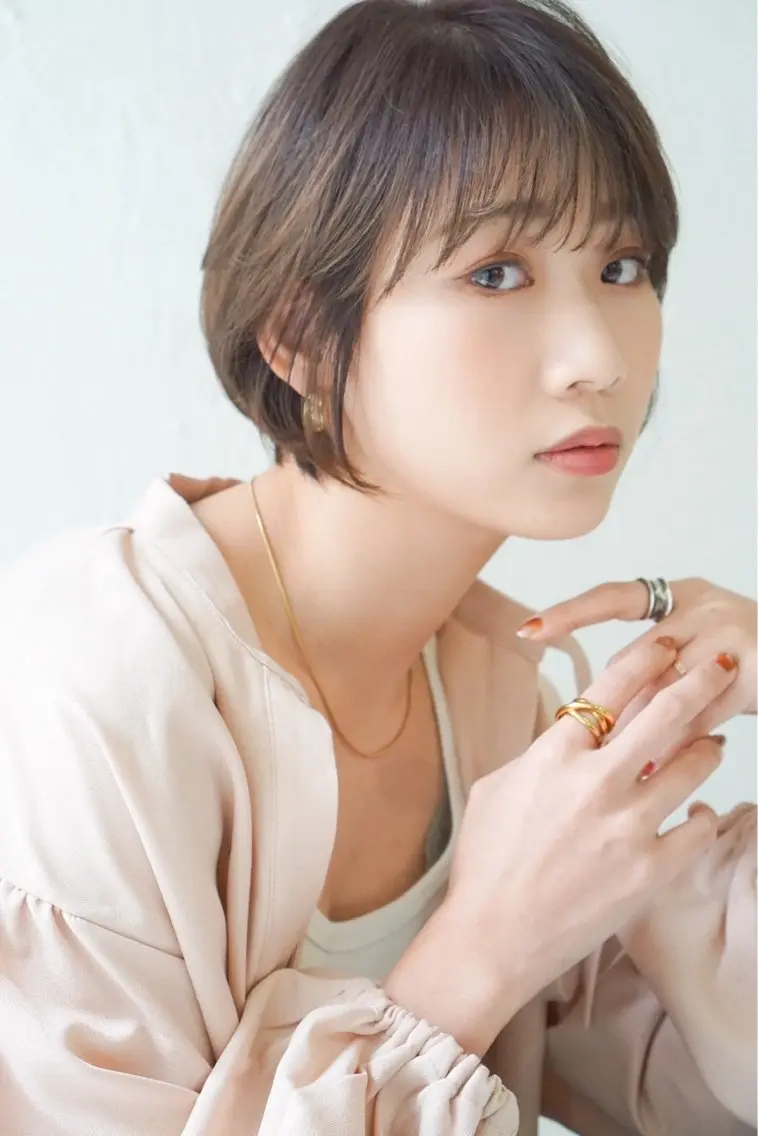 ショート カラー 濱本 栞名のヘアスタイル
