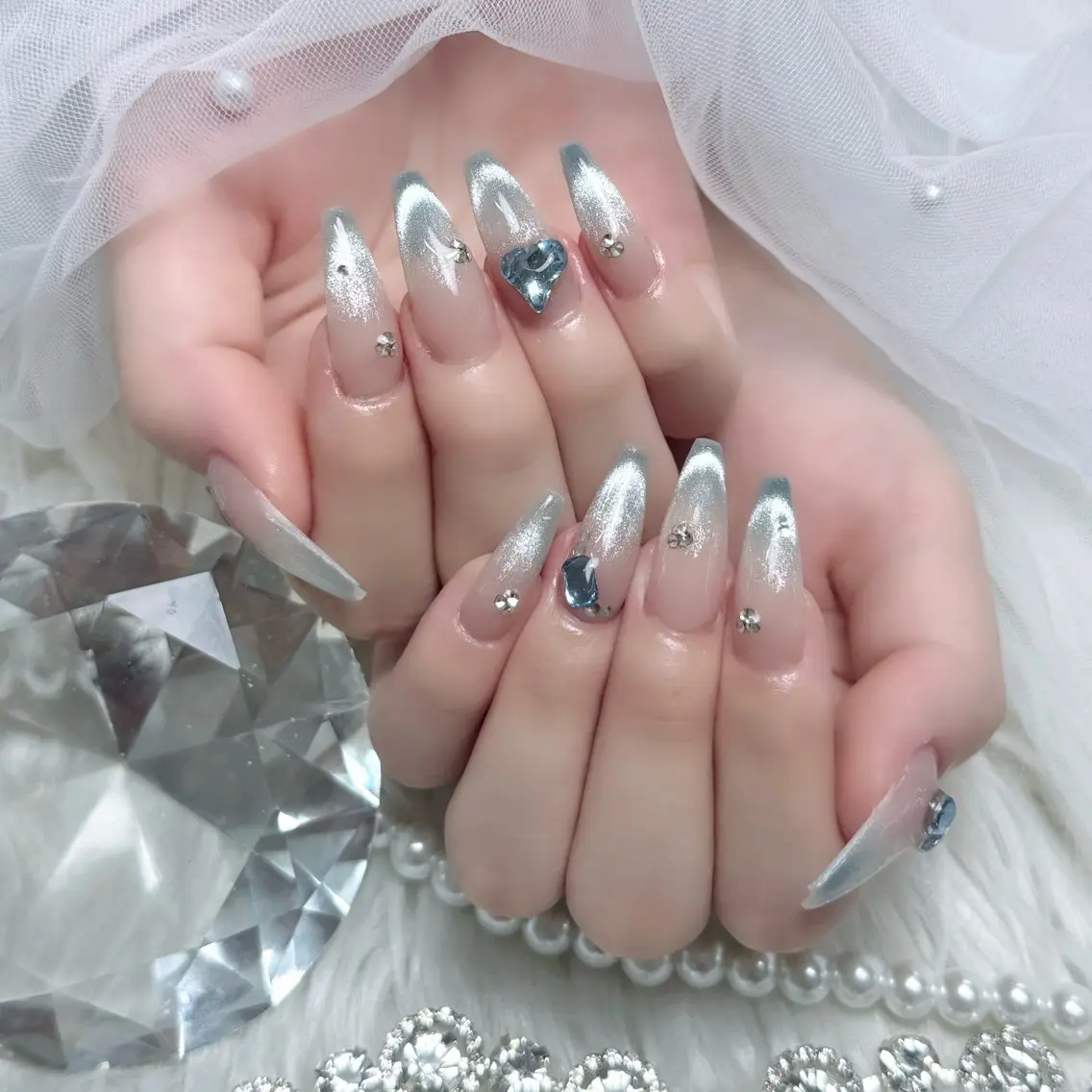 ネイル ジェルネイル キラキラネイル 韓国ネイル マグネットネイル スカルプネイル ハンドネイル ハンドケア Kitty Nail Novaのネイルデザイン