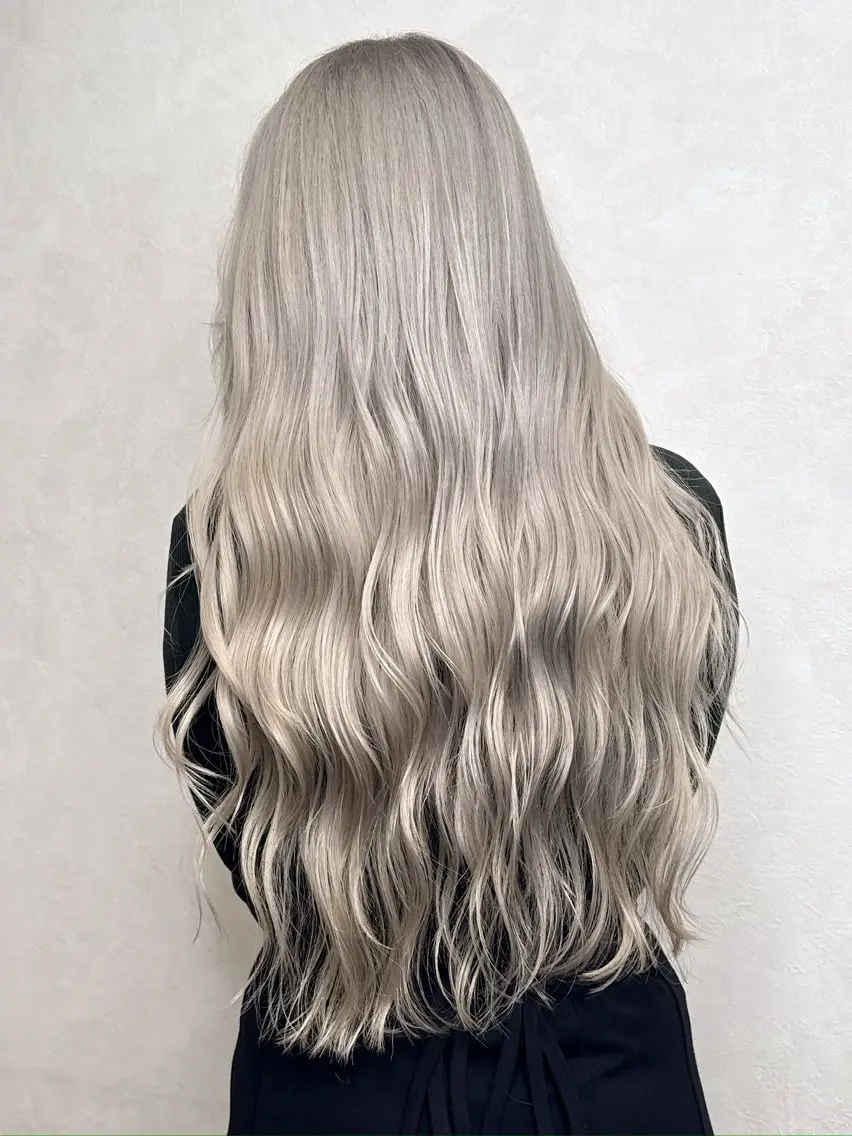 ロング カラー バレイヤージュ ブリーチ ハイトーンカラー エクステ レイヤーカット カット ヘアカラー トリートメント ショーヤ/ブリーチ /エクステのヘアスタイル
