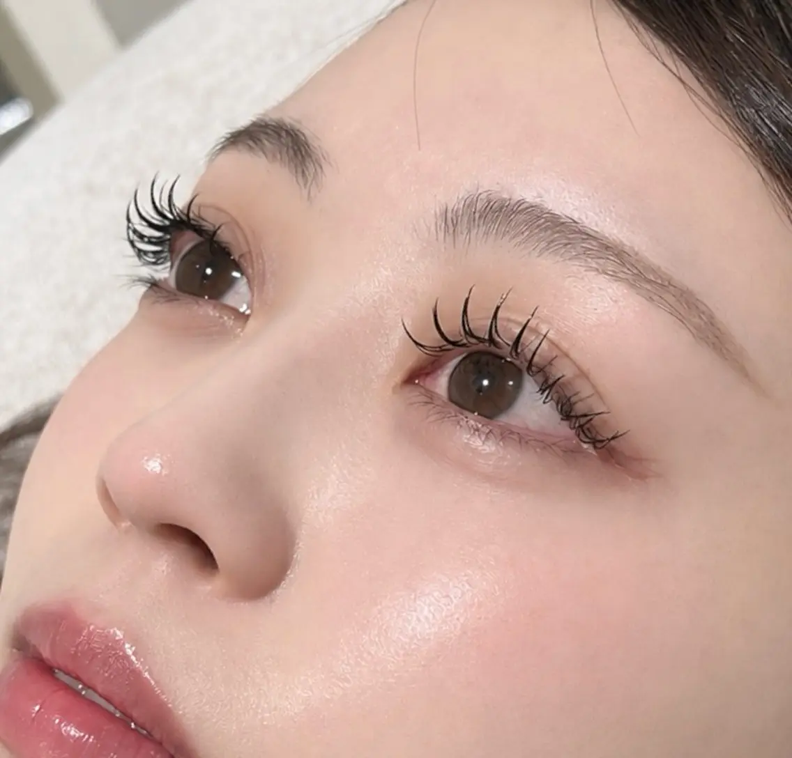 マツエク・マツパ 束感まつ毛 フラットラッシュ 韓国風マツエク ナチュラル まつげパーマ 束感まつ毛/透明感 Yuuka🤍🫧のヘアスタイル