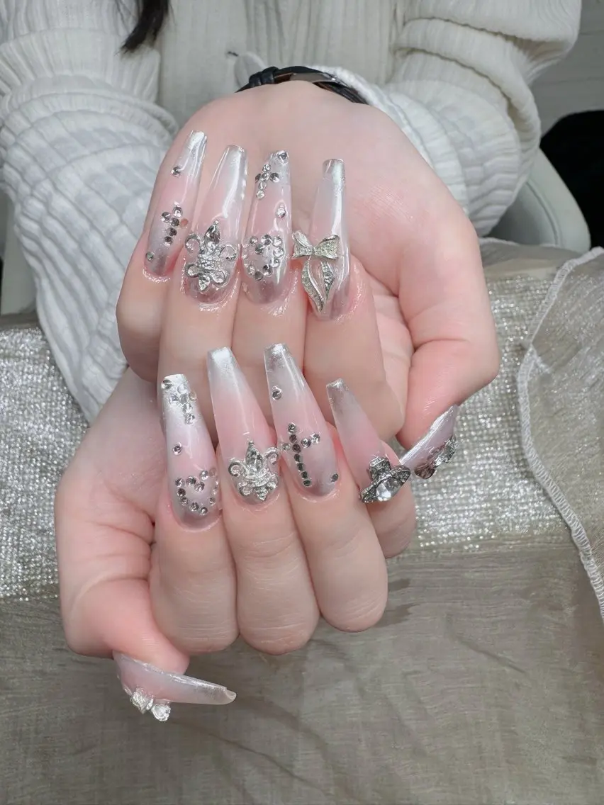 ネイル フレンチネイル ジェルネイル ガラスフレンチ ハロウィン ハート H.baby Nail Salonのネイルデザイン