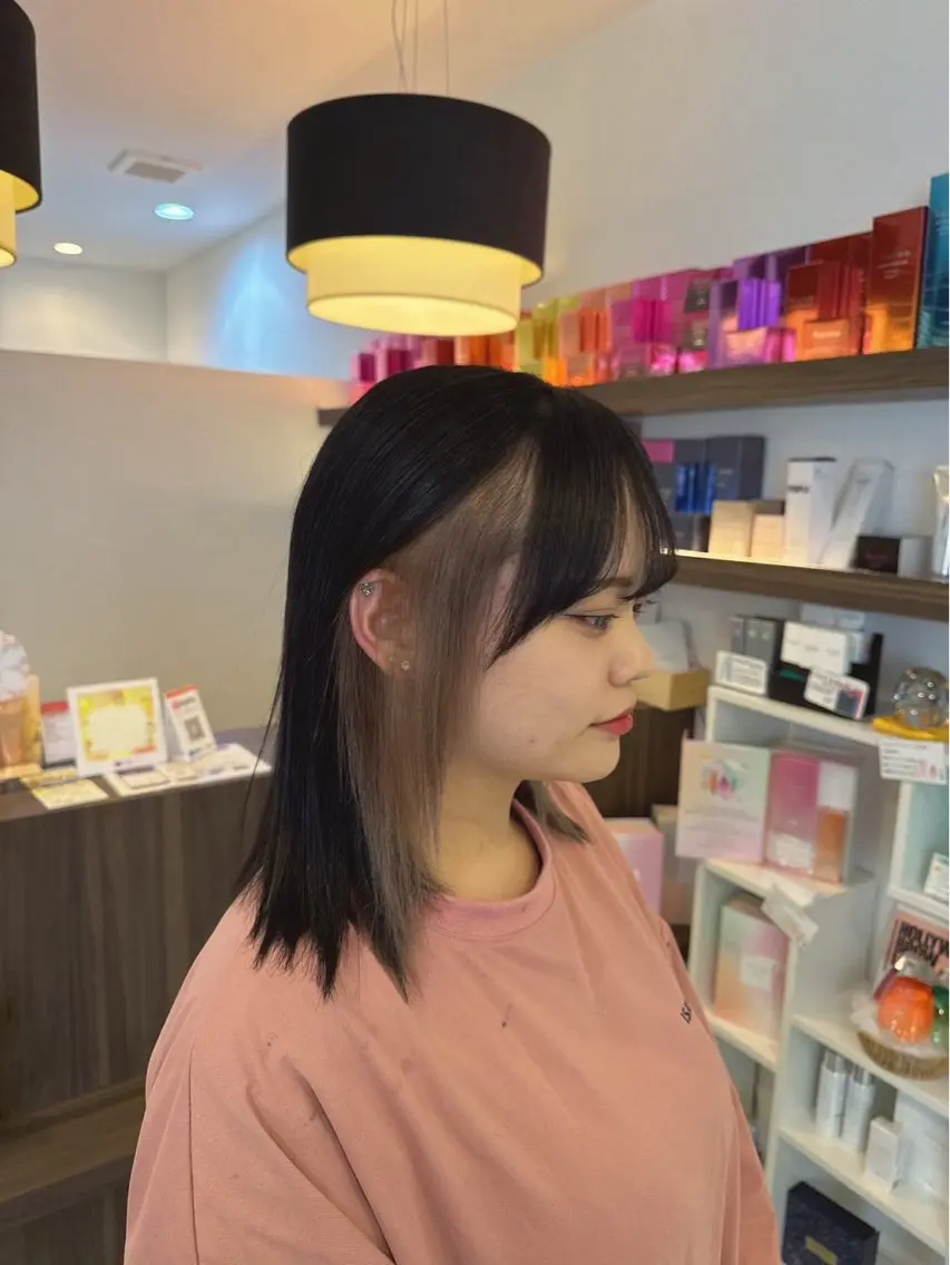 カラー イヤリングカラー 川原 飛奈のヘアスタイル
