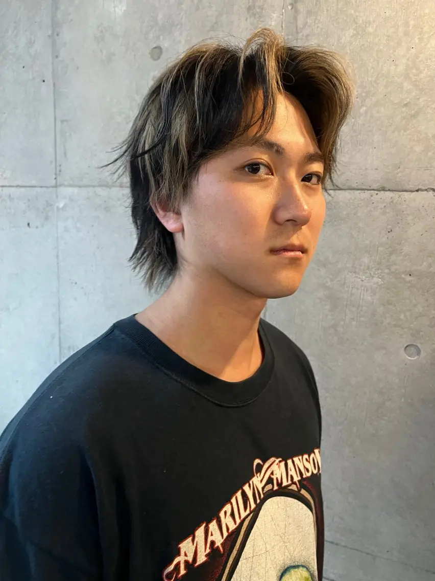 メンズ メンズブリーチ メンズハイライト レイヤーカット\ウル フ　chinatsuのヘアスタイル
