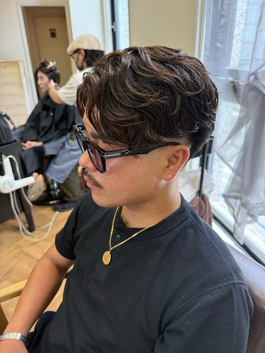 ショート パーマ メンズ メンズパーマ 刈り上げ 溝口 槙里也のヘアスタイル