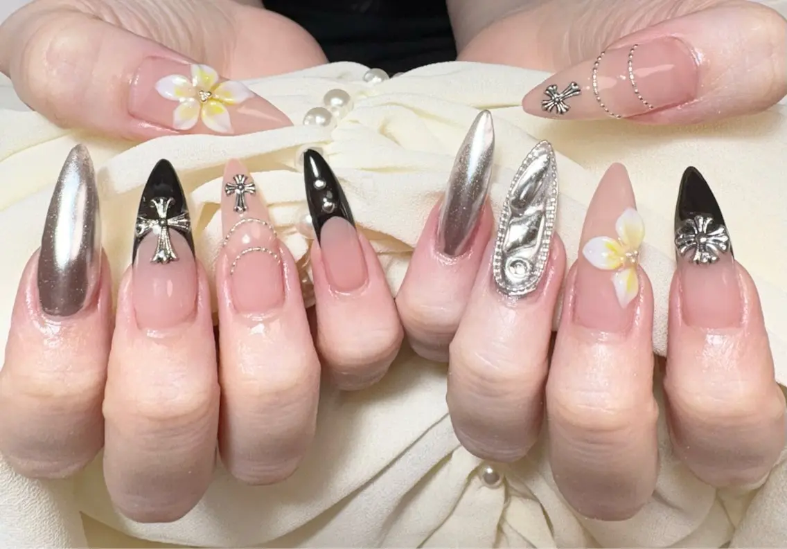 ネイル フラワーネイル フレンチネイル ミラーネイル ハンドネイル ✨韓国✨nail salonLumieのネイルデザイン
