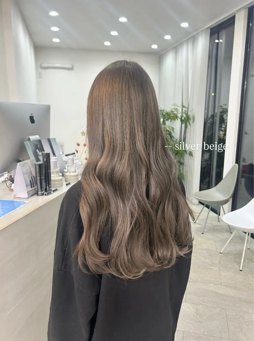 ロング カラー ブリーチ ヘアカラー トリートメント suehiro yunaのヘアスタイル