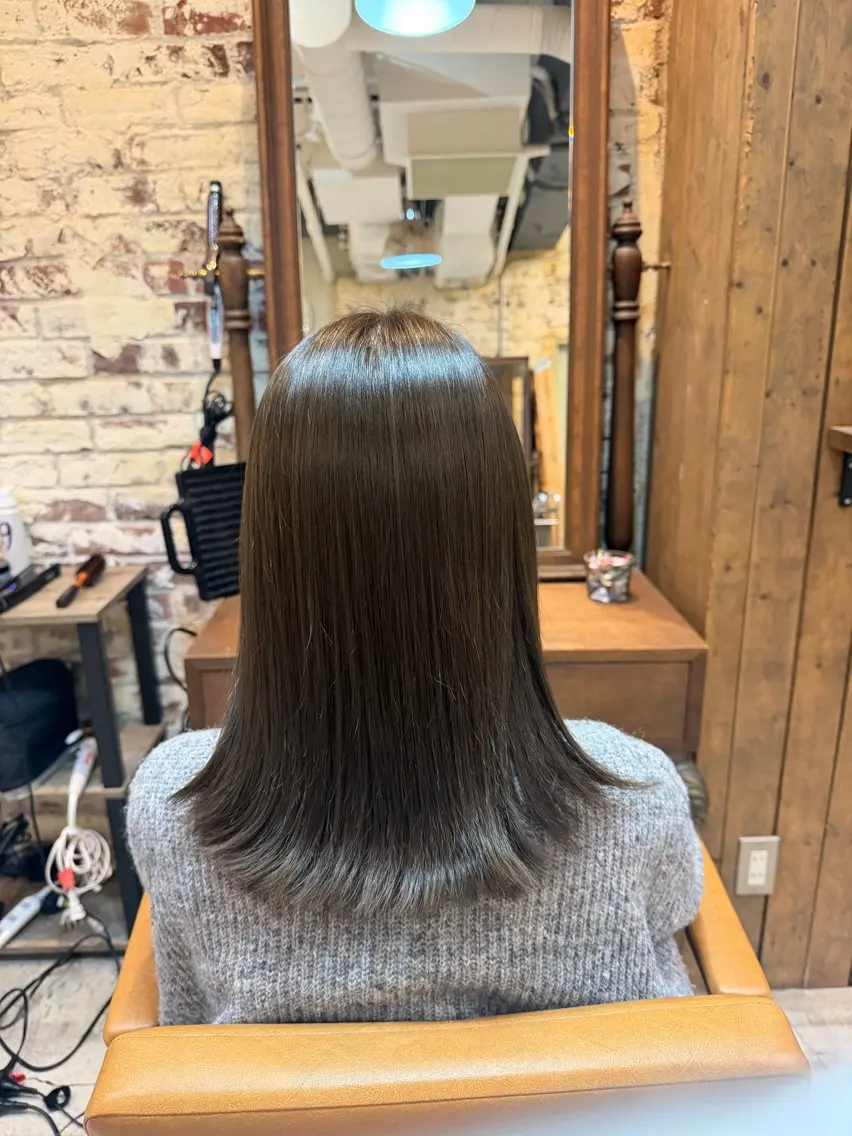 セミロング カラー 透明感カラー グレージュ オリーブグレージュ オリーブグレー 髪質改善 ヘアカラー トリートメント 七井 香奈 (なないかな)のヘアスタイル