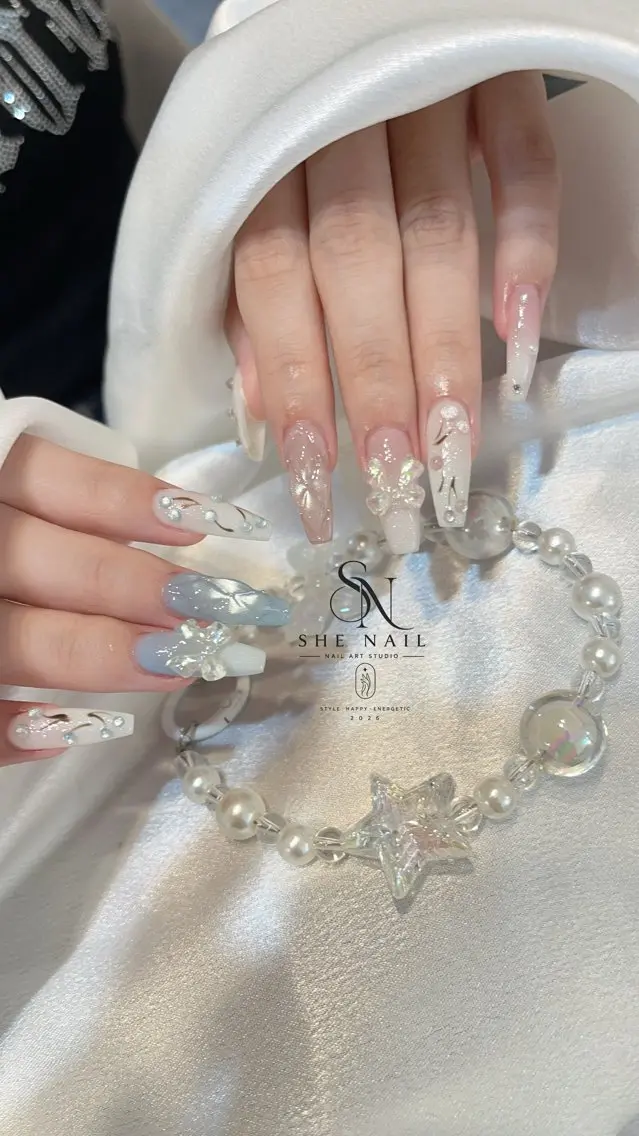 ネイル アートネイル フレンチネイル ジェルネイル キラキラネイル 韓国ネイル ハンドネイル 博多 SHE Nailのネイルデザイン