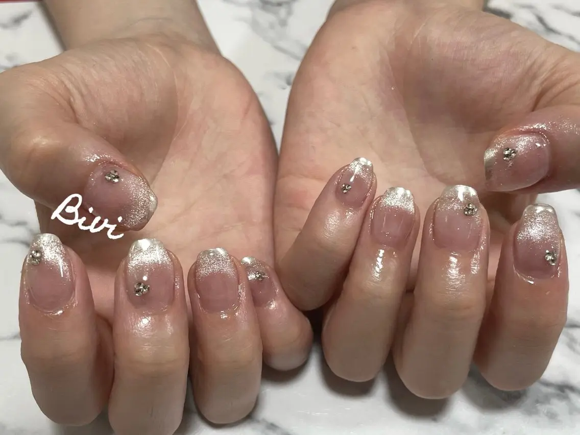ネイル アートネイル フラッシュネイル ラメ(グリッター) シルバー スクエアネイル ハンドネイル ハンドケア ♡Bivi♡自爪に 優しいネイルサロンのネイルデザイン