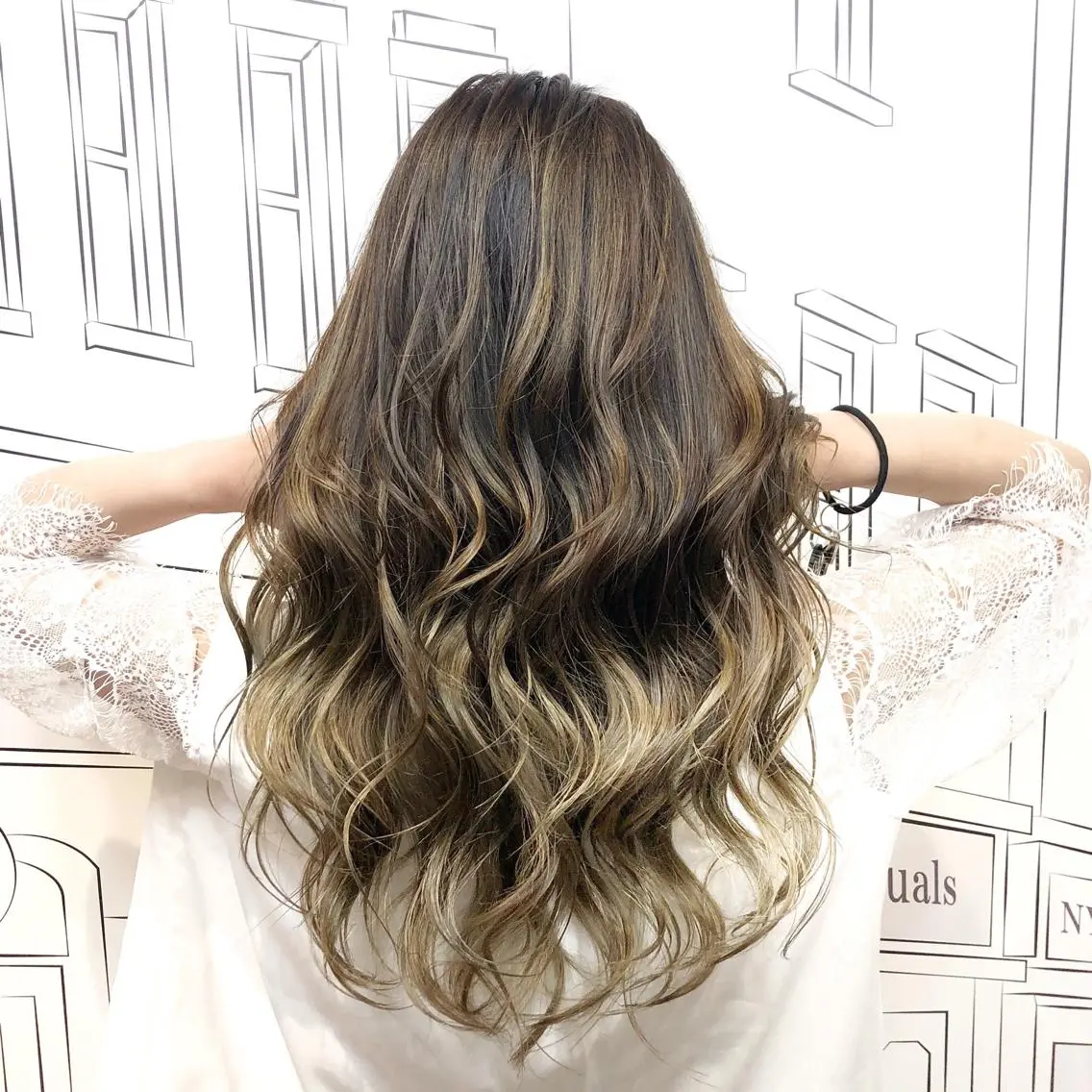 セミロング カラー バレイヤージュ ベージュカラー イエローカラー レイヤーカット TOMOKA 艶髪/髪質改善🫧のヘアスタイル