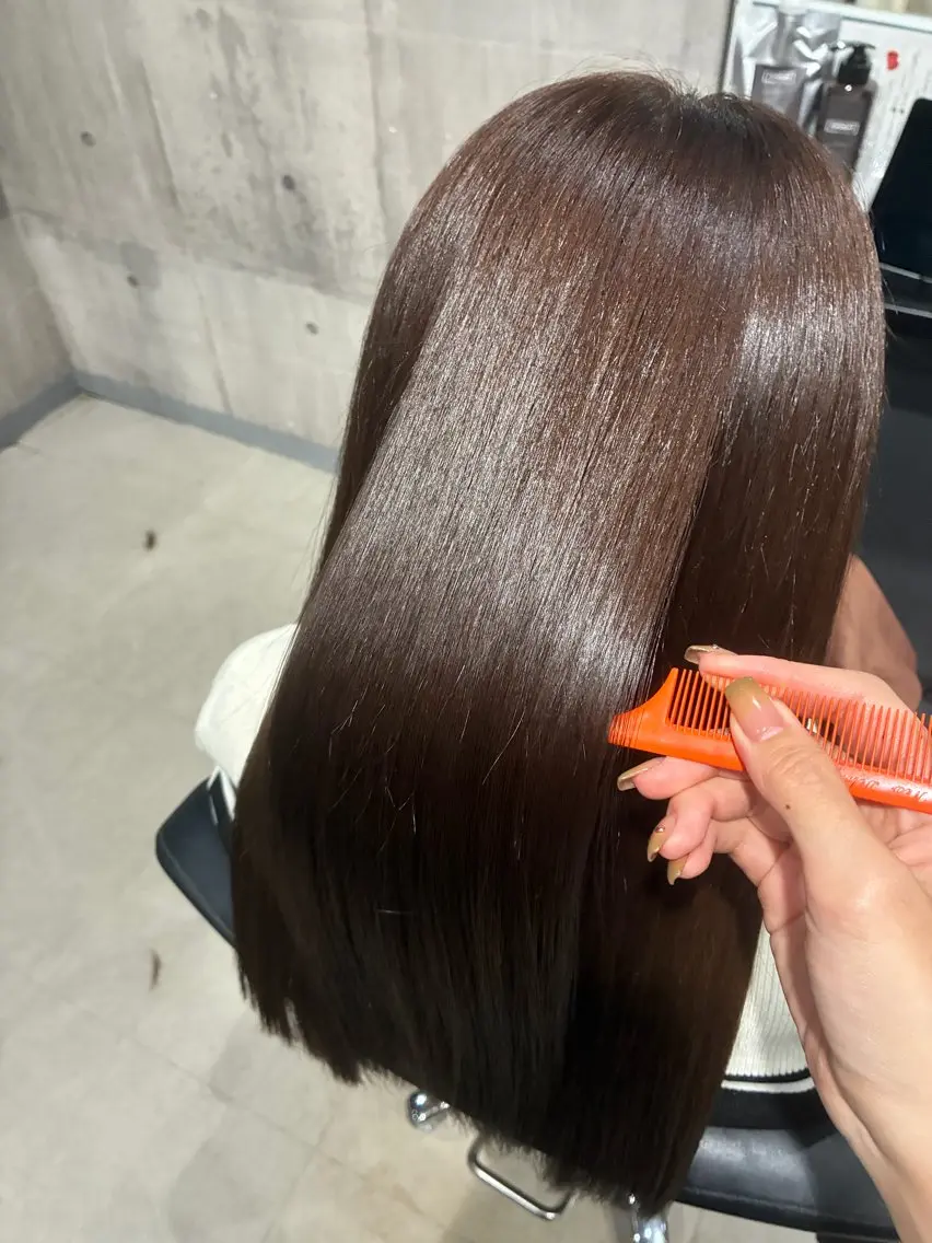 ロング ケアカラー 縮毛矯正 カット ヘアカラー トリートメント _WHITE 佐伯 碧のヘアスタイル