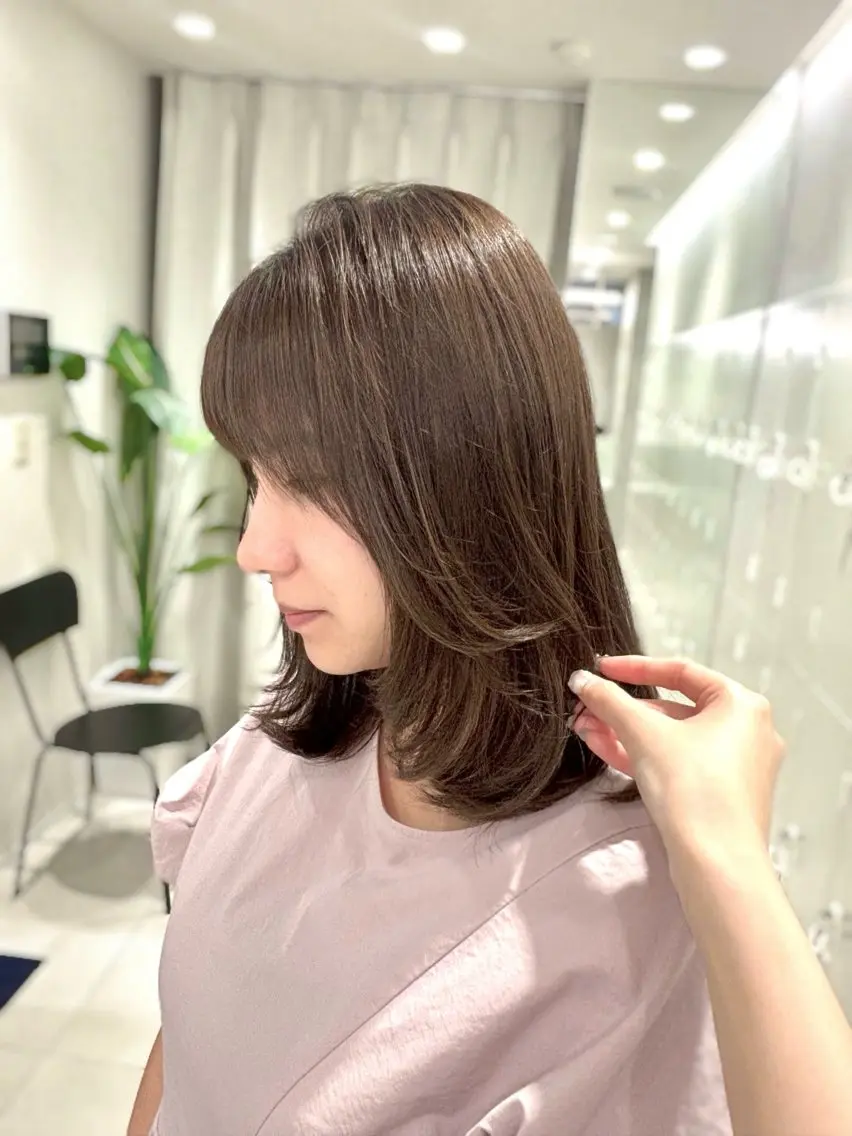 ミディアム カラー ベージュカラー ブリーチ 透明感カラー ダブルカラー グレージュ 透明感カラー・レイヤ ー🎀amika🎀のヘアスタイル