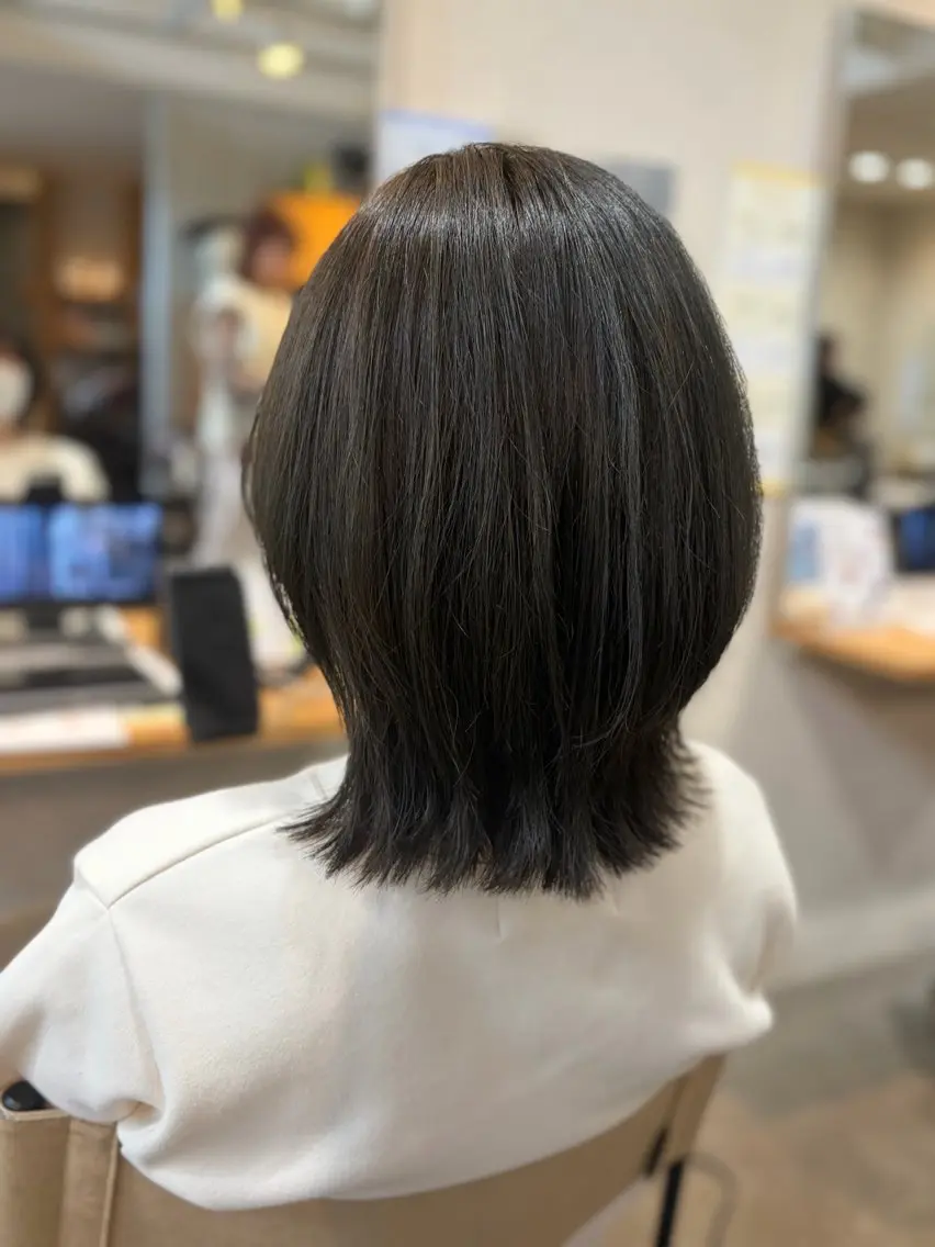ミディアム カラー グレージュ オリーブグレージュ オリーブグレー ヘアカラー momoka オリーブ/ベージュのヘアスタイル