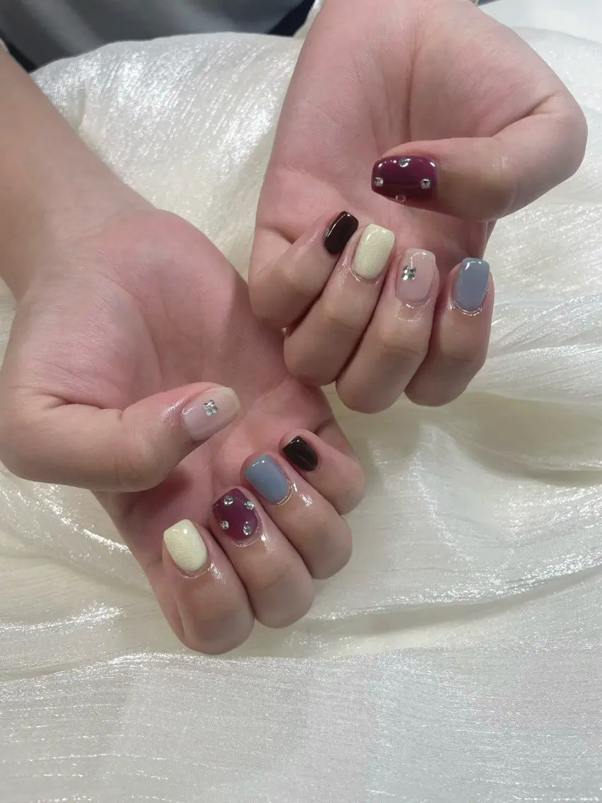 ネイル レース ストーンネイル ハンドネイル Knail COCOA🩵のネイルデザイン