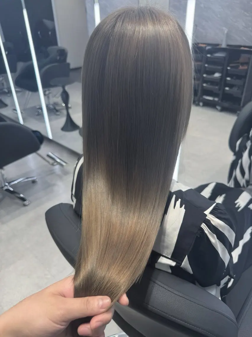 ロング カット ヘアカラー 東 奎吾のヘアスタイル
