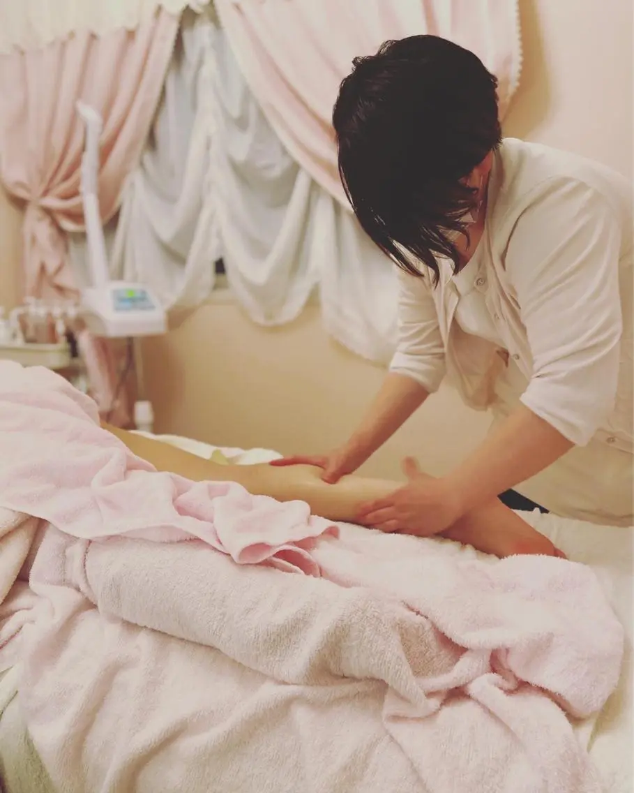 5月のお得メニュー✨10%オフ✨リンパケアマッサージ45分+オールハンドフェイシャル50分-💆♀️✨の写真