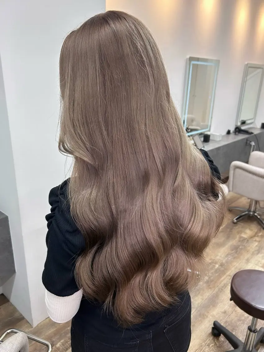 ロング カラー ヘアカラー トリートメント Ayame / ハイトーンカラーのヘアスタイル