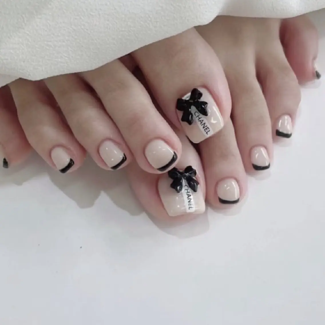 ネイル アートネイル 成人式 長さ出し フットネイル フレンチネイル フットネイル moomi nail スカルプ専門のネイルデザイン