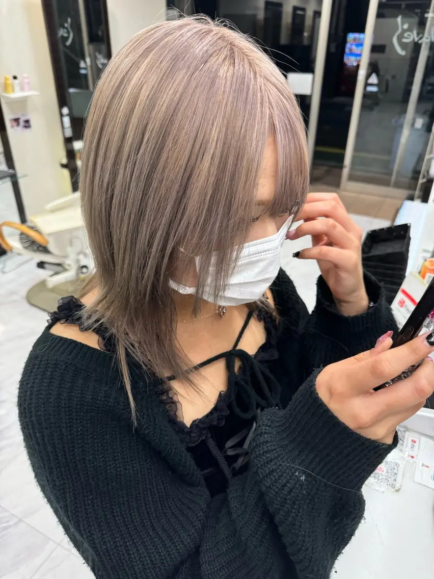 ミディアム カラー ヘアアレンジ 切りっぱなしボブ ブリーチ デザインカラー ダブルカラー グラデーションカラー ヘアカラー トリートメント 目黒 碧人のヘアスタイル