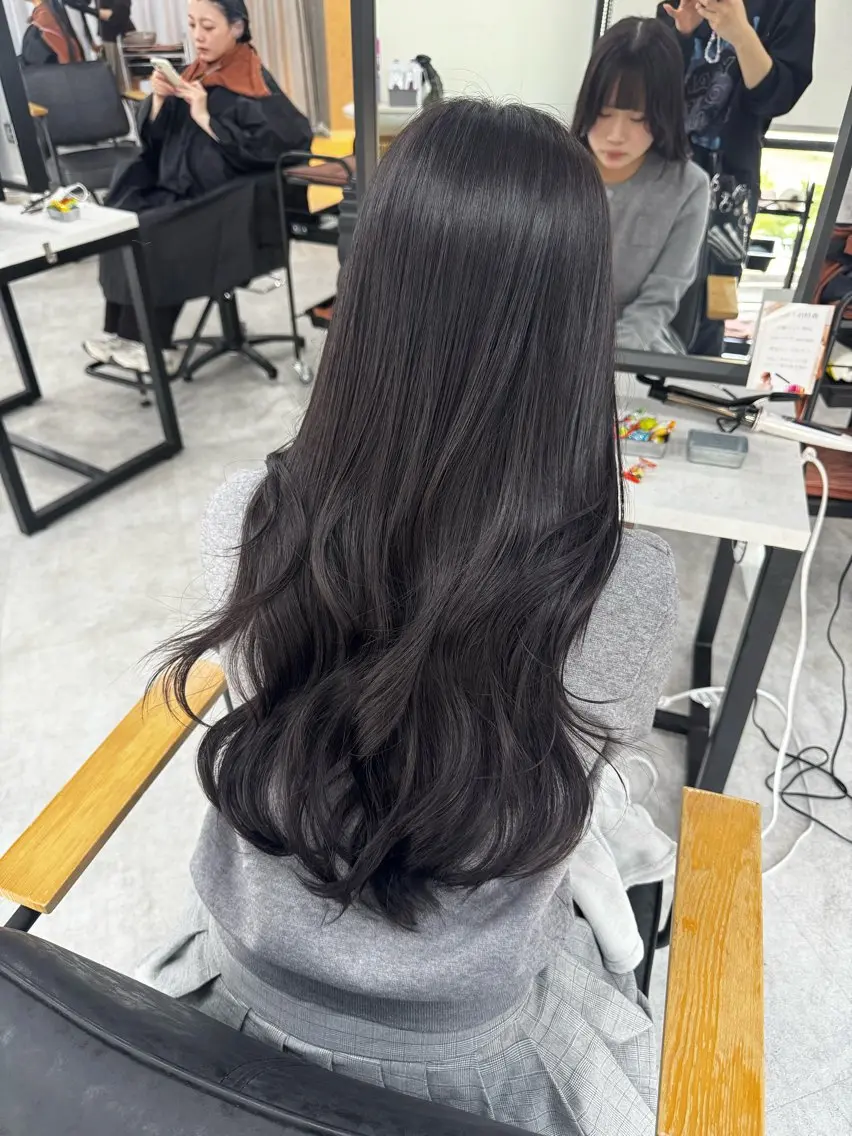 ロング カラー アッシュ アッシュブラウン ベージュカラー 黒髪 ブリーチ カット ヘアカラー トリートメント 赤み無し柔らかカラー 【梅田】madokaのヘアスタイル