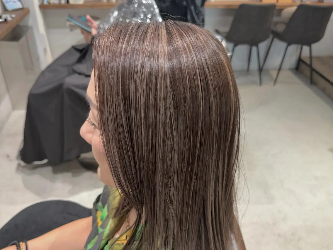 セミロング カラー グレージュ ハイライトカラー ハイライト カット ヘアカラー ⭕️白髪で悩む全ての 人を救いたい⭕️宮山のヘアスタイル