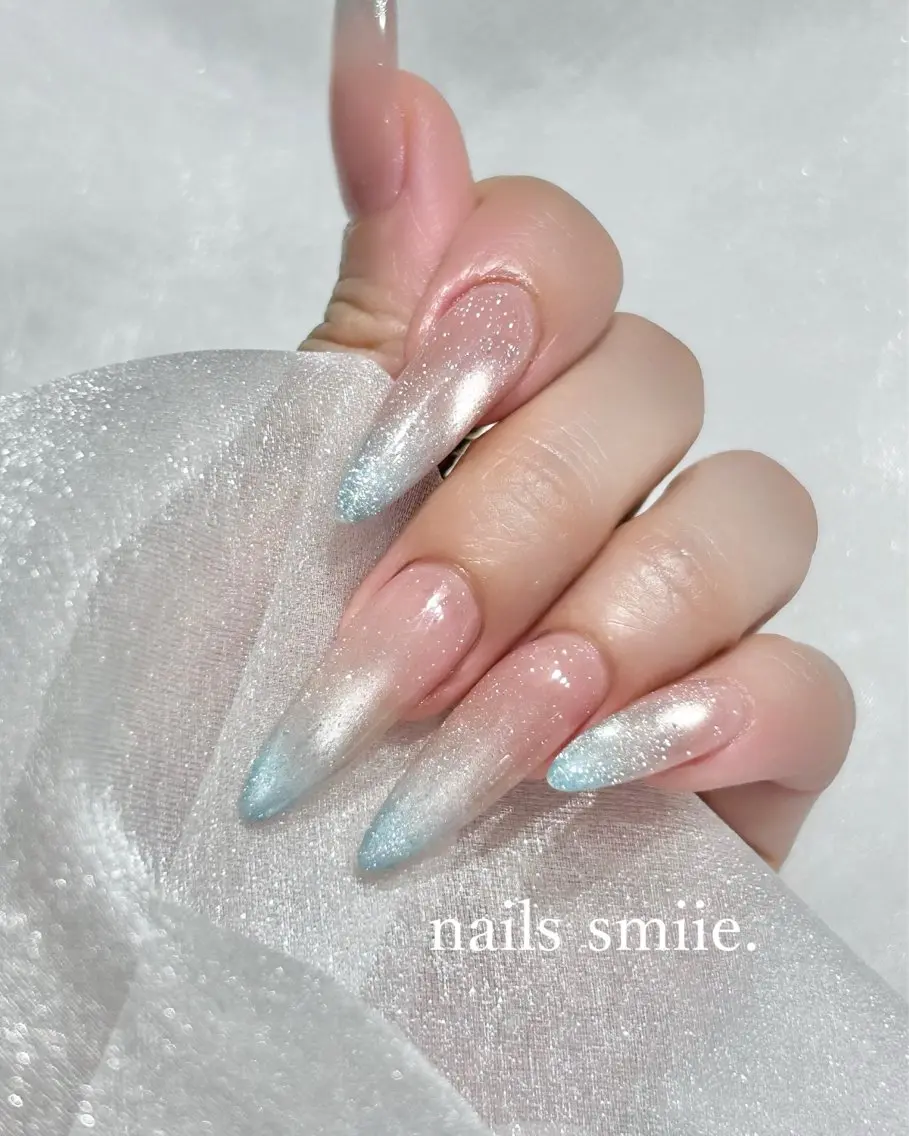 ネイル グラデーション 氷ネイル・うるうるネイル キラキラネイル マグネットネイル 夏ネイル nails smiie.のネイルデザイン
