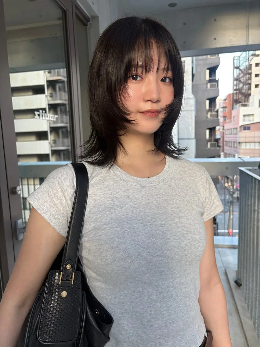 ミディアム 薄暮 マツイ　レンのヘアスタイル