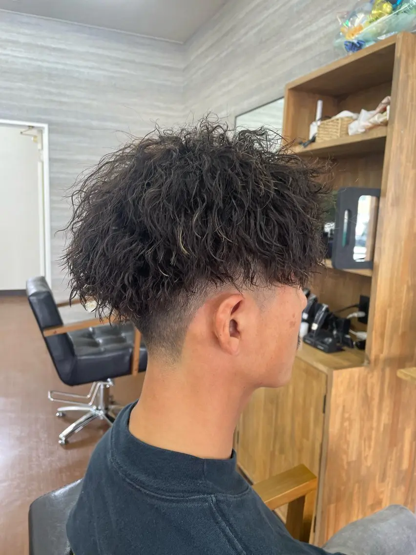 パーマ メンズ 刈り上げ 柴田 成美のヘアスタイル
