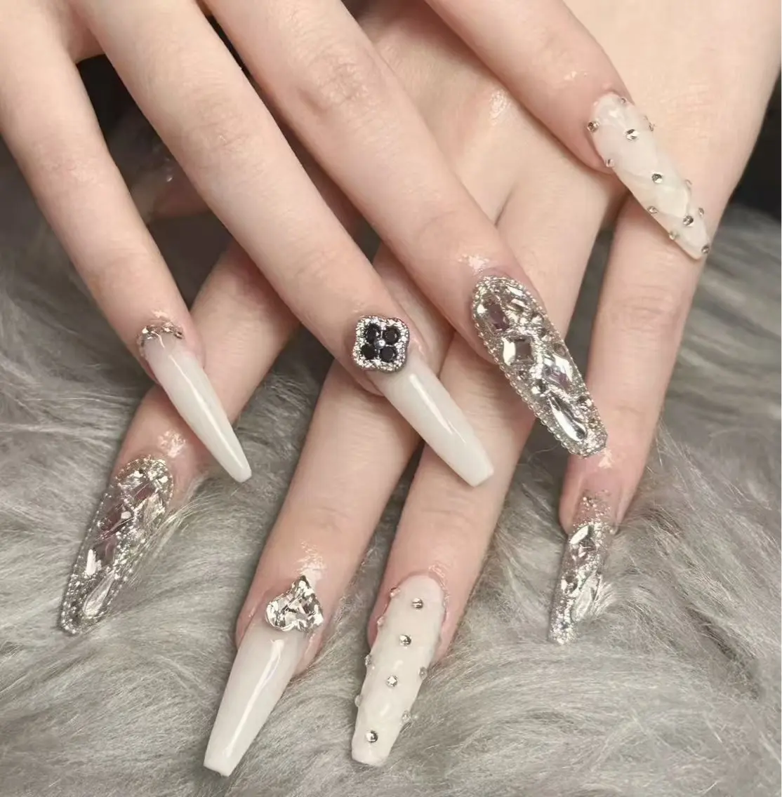 ネイル オーロラネイル フラワーネイル フットネイル フレンチネイル ジェルネイル ハンドネイル BabyYouMi nailのネイルデザイン
