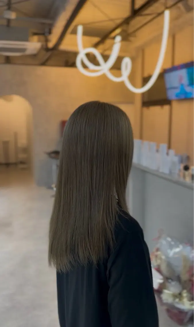 ロング カラー ベージュカラー ブリーチ ロング 山下 聖愛羅のヘアスタイル