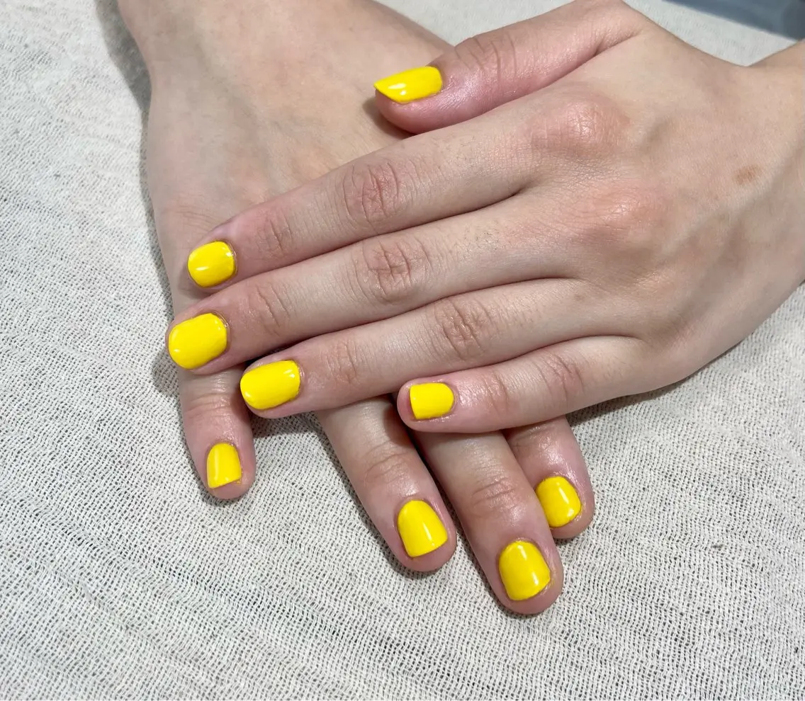 ネイル ワンカラーネイル ショートネイル 黄色 nanairo nailのネイルデザイン