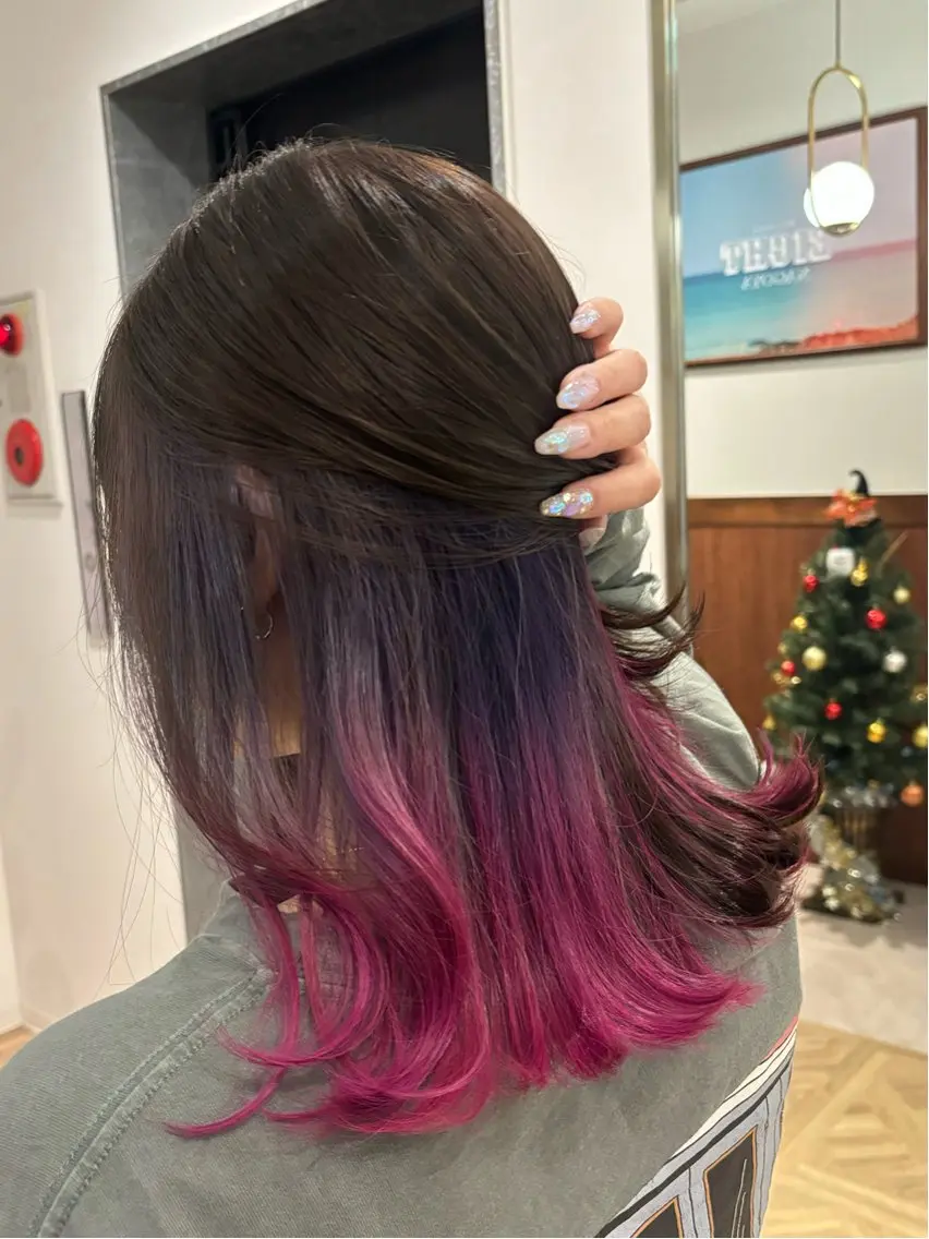 セミロング カラー インナーカラー ピンクカラー 新實 ゆりあのヘアスタイル