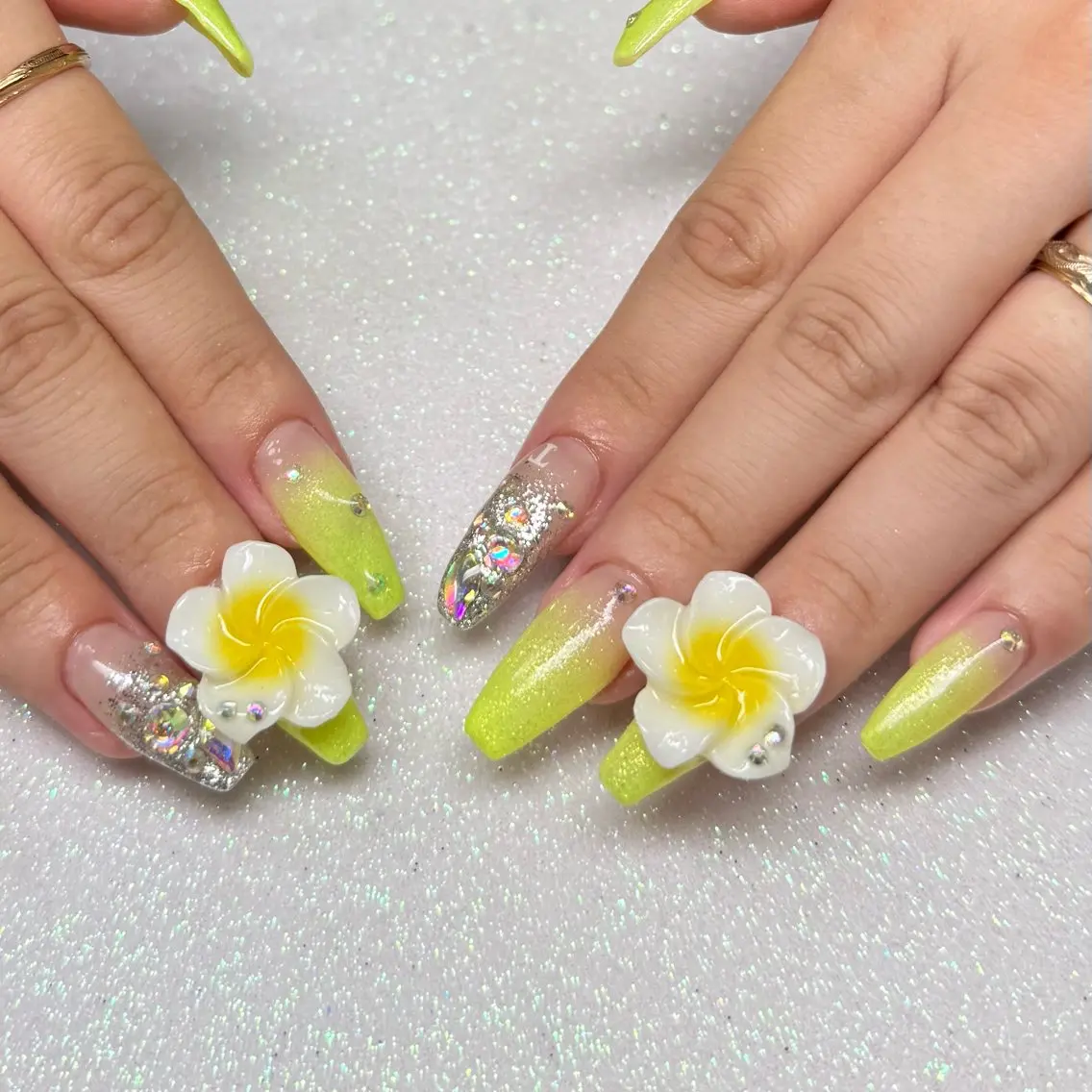 ネイル ハンドネイル VIERU 🌈🎀💖のネイルデザイン