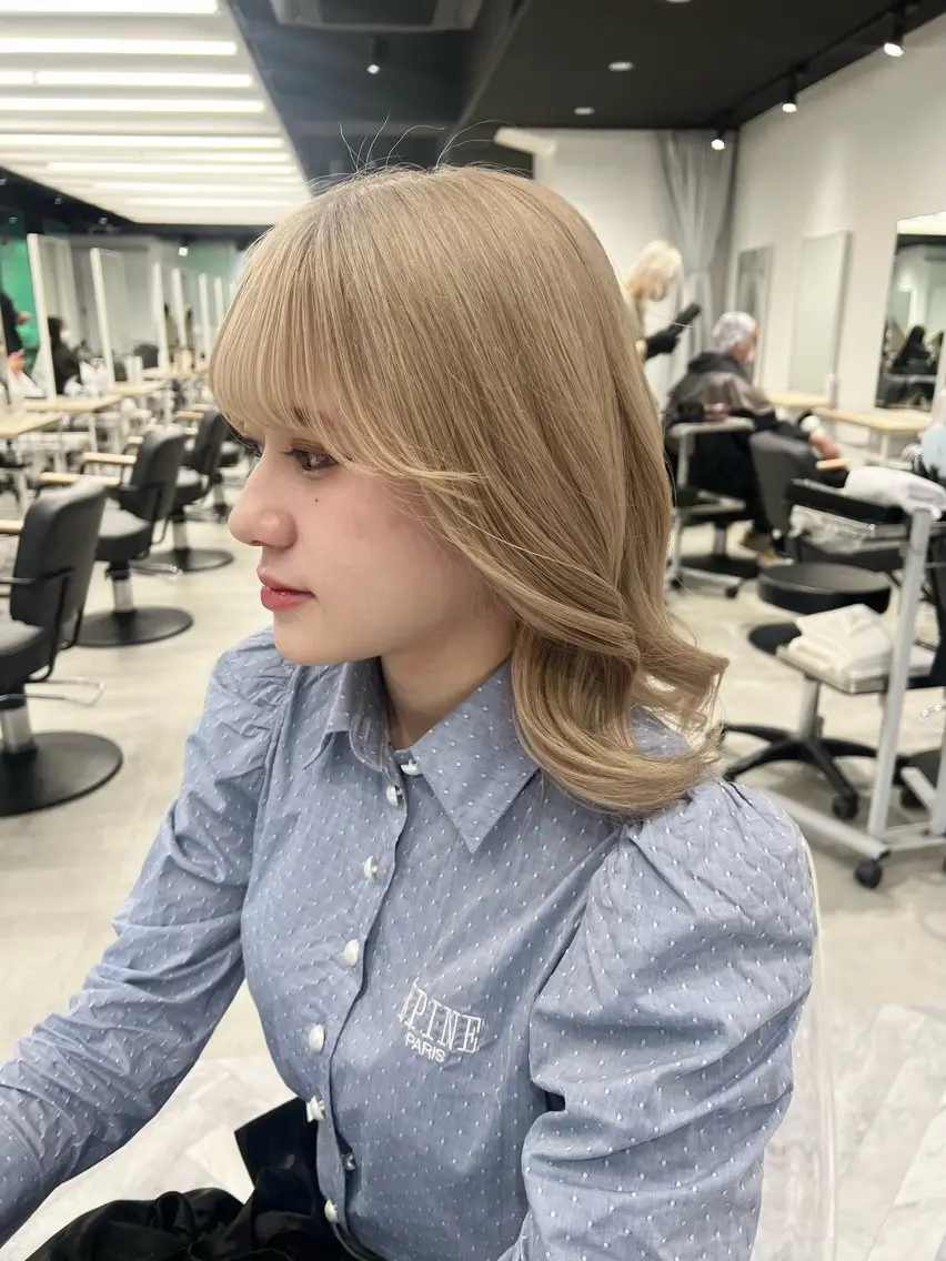 セミロング カラー ブリーチ ケアブリーチ 透明感カラー ハイトーンカラー 韓国風カラー けいこ🍊ニュアンス ネイル/個性派ネイルのネイルデザイン