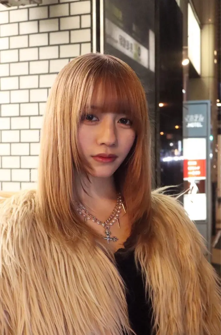 ミディアム カラー レイヤー/ブリーチ iwamiya岩見谷のヘアスタイル
