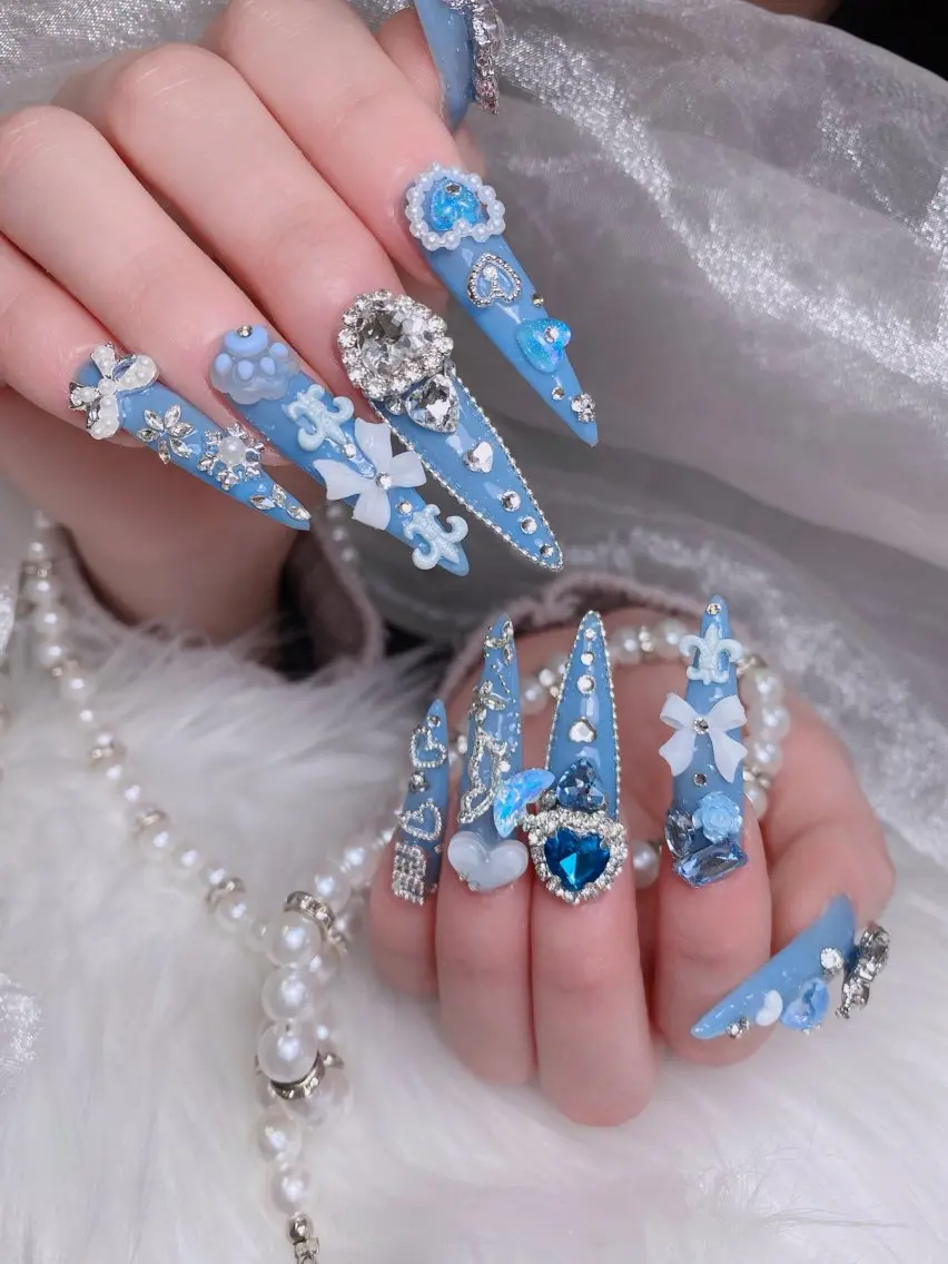 ネイル アートネイル オーロラネイル ボルドー チークネイル フレンチネイル ハンドネイル Sakura Nail Salonのネイルデザイン
