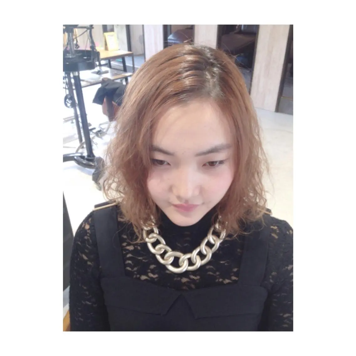 ショート ミディアム セミロング カラー パーマ ミディアムパーマ セミロングパーマ ブリーチ デジタルパーマ アオガミ （前髪顔周りカット）のヘアスタイル