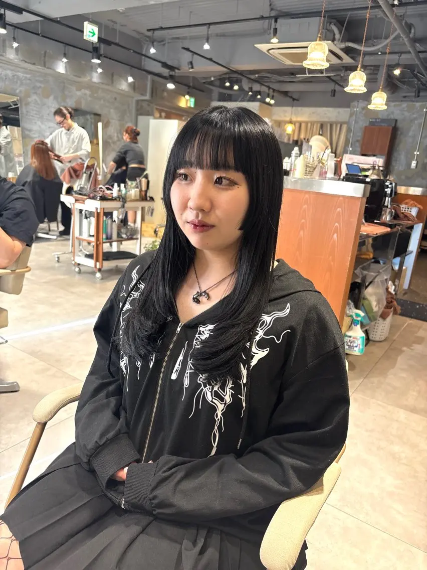 セミロング 姫カット レイヤーカット カット ヘアカラー 相宮 優羽のヘアスタイル