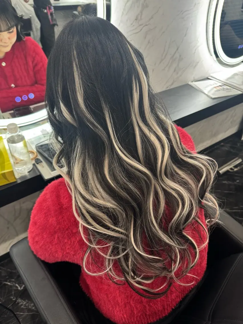 ロング カラー ヘアカラー エクステ LOHAS 優来（ユラ）のヘアスタイル